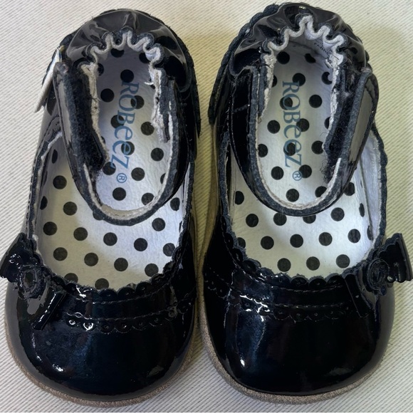 Robeez Other - Robeez Catherine Mini Shoes in Black Patent Size 2 (3-6 months)